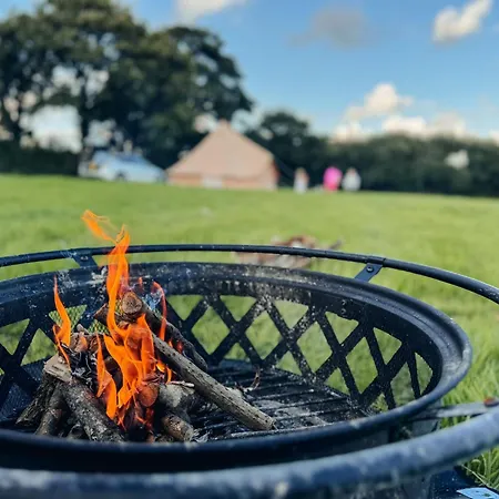 Fully Furnished Bell Tent 1 Tente de luxe St Austell